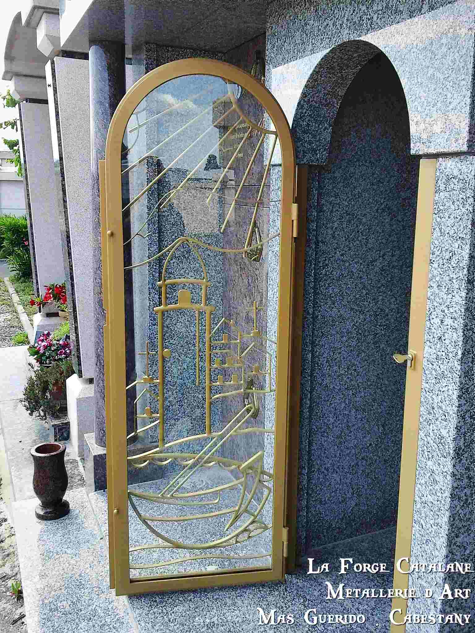 porte cintree collioure vitrage funeraire serrure finition thermolaquage forge catalane.jpg